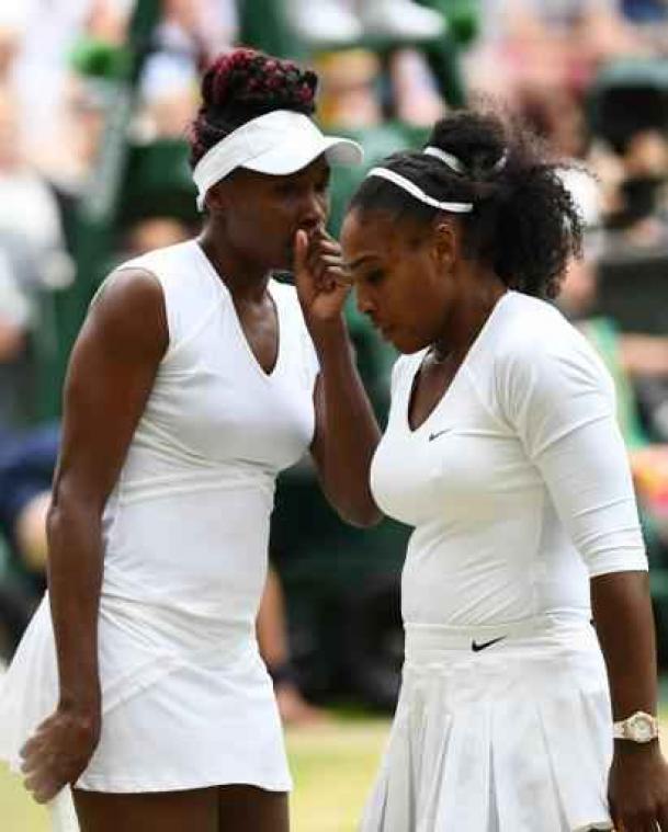 Wimbledon - Serena Williams wint met zus Venus ook dubbelspel