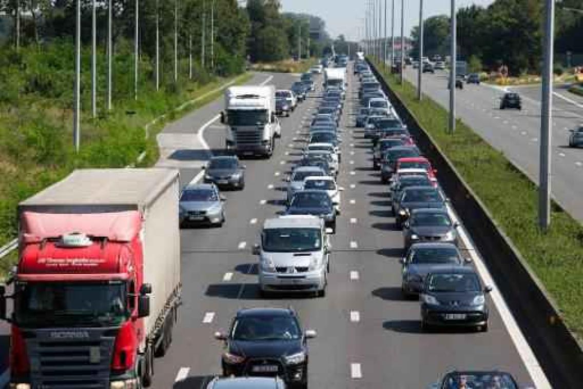 Een uur aanschuiven richting kust door heraanleg E40