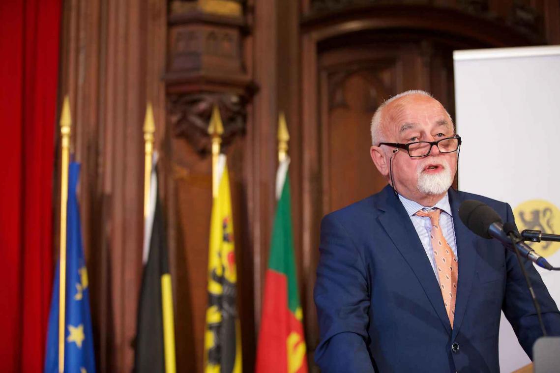 Peumans zoekt toenadering tot Nederland