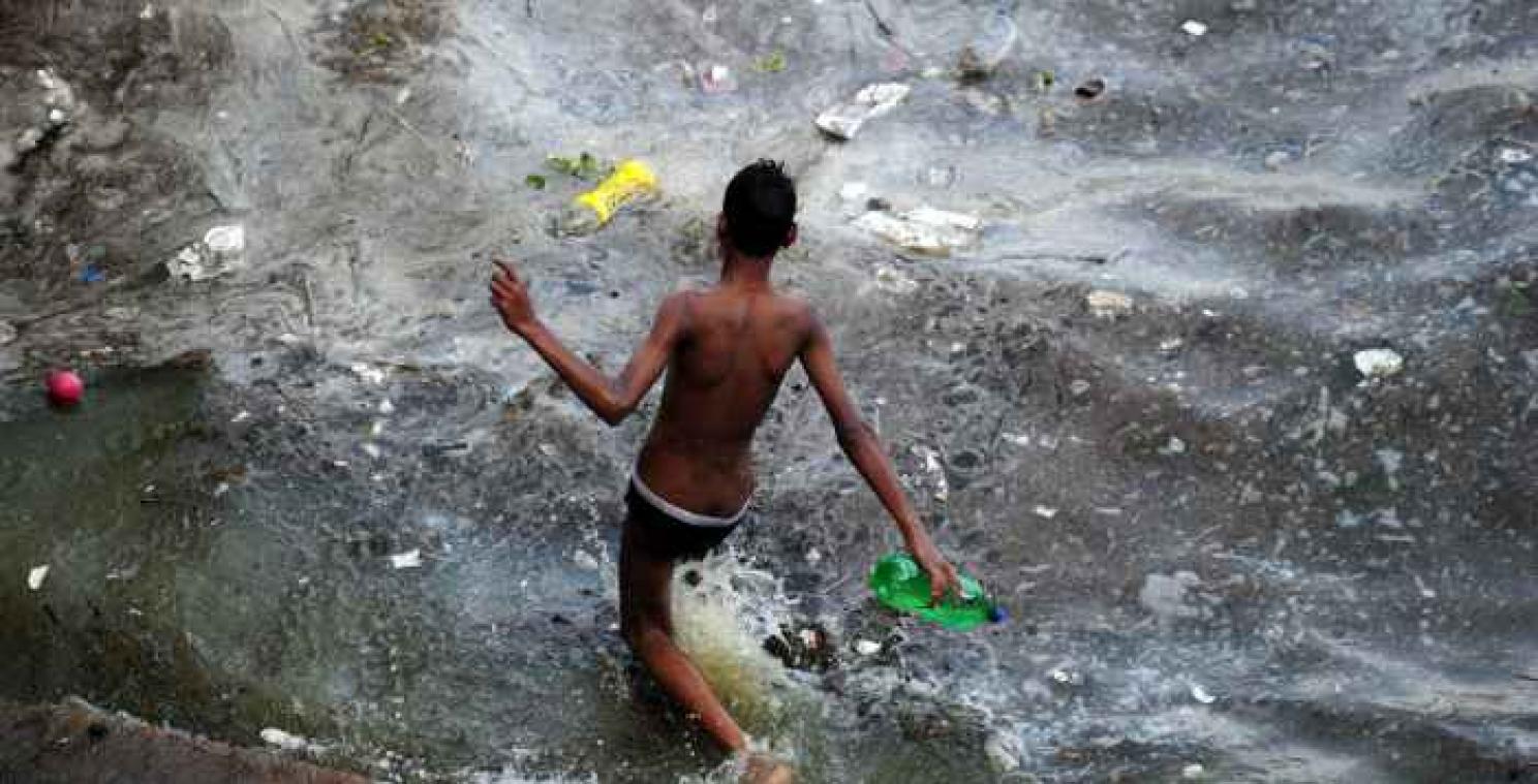 Indiaas postbedrijf pakt uit met flesjes rivierwater