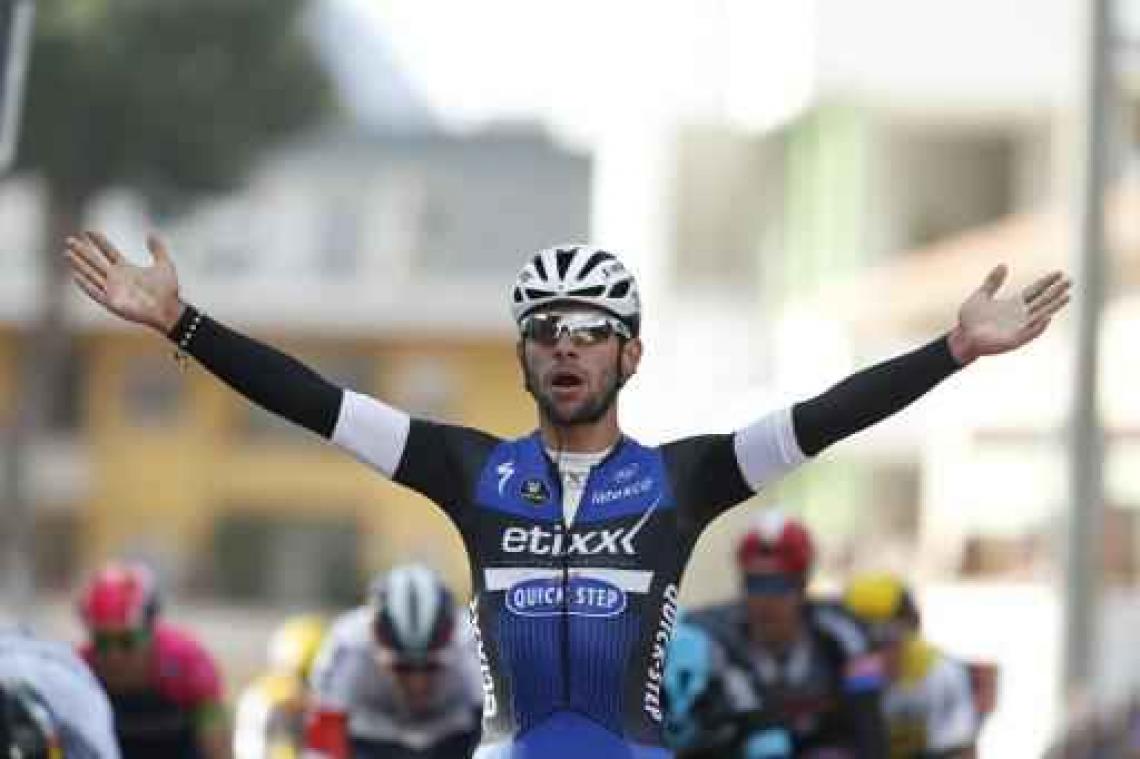 Fernando Gaviria sprint naar zege in tweede etappe en pakt leiderstrui