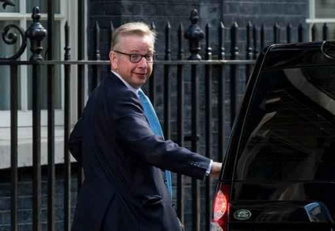 May haalt bezem boven: ontslaat Justitieminister Michael Gove