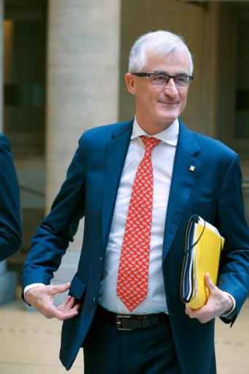 Vlaamse regering start met minuut stilte