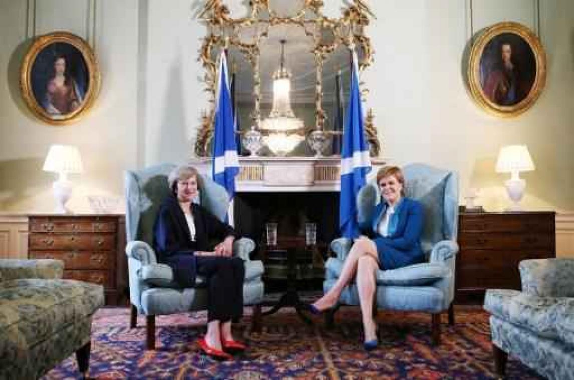 May wil violen stemmen met Schotland voor start Brexit-onderhandelingen met EU