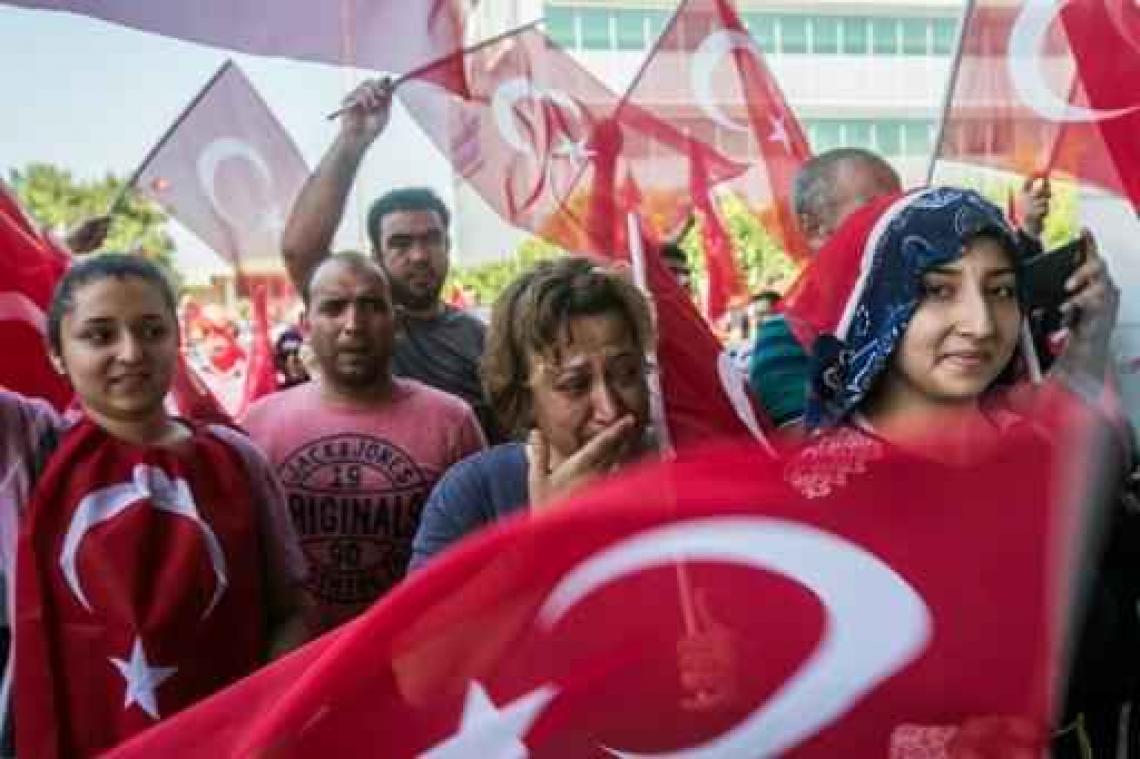 Turkse legerhelikopter landt in Griekenland: acht inzittenden vragen asiel