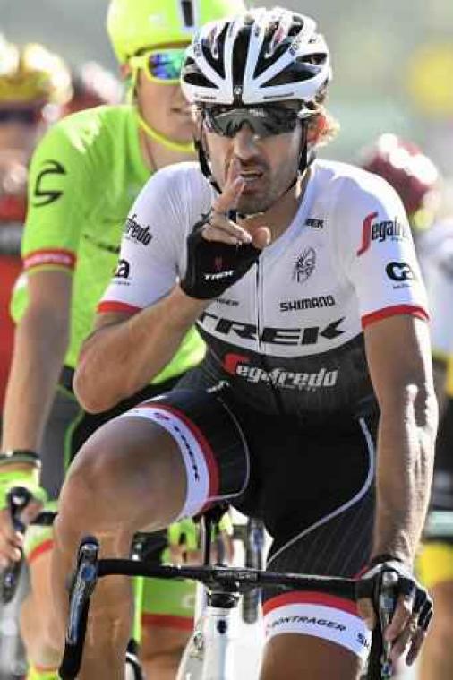 Tourpeloton vertrekt richting Zwitserland