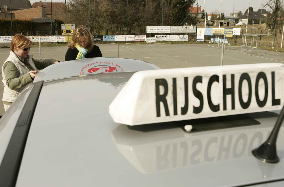 Strenger rijexamen test vier extra manoeuvres en rijden met GPS
