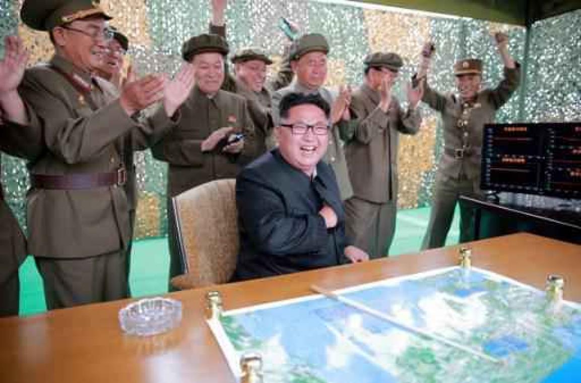 Noord-Korea schiet drie ballistische raketten af