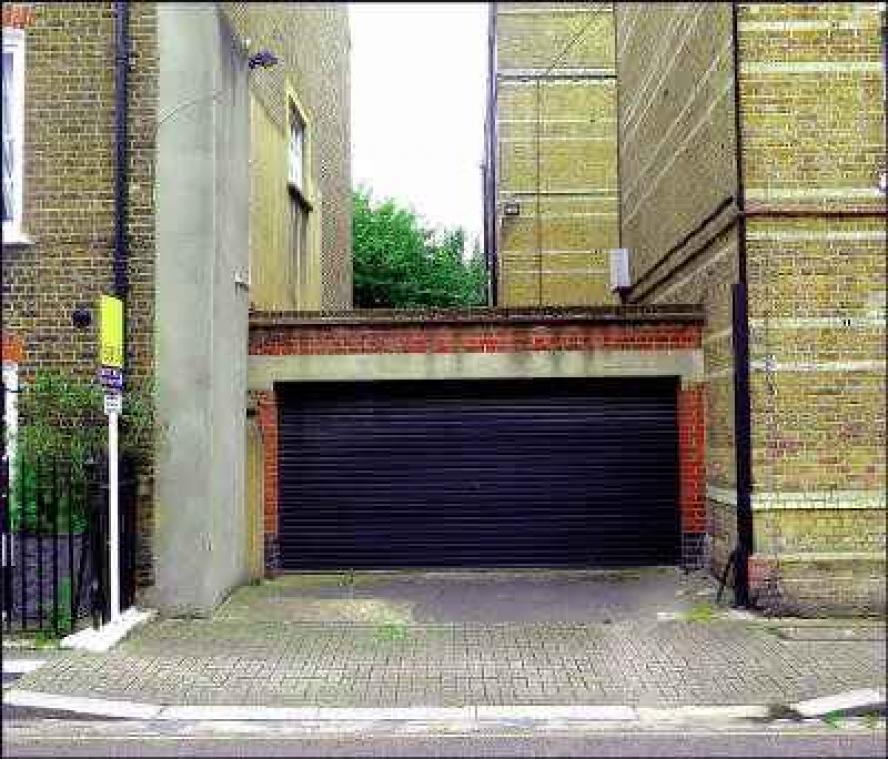 Londense garagebox staat te koop voor half miljoen pond