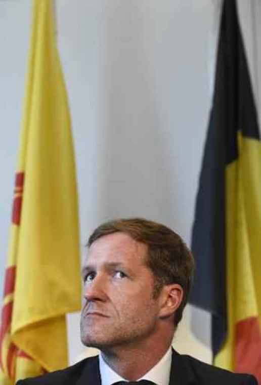 Paul Magnette roept Geert Bourgeois op te stoppen met klagen over transfers