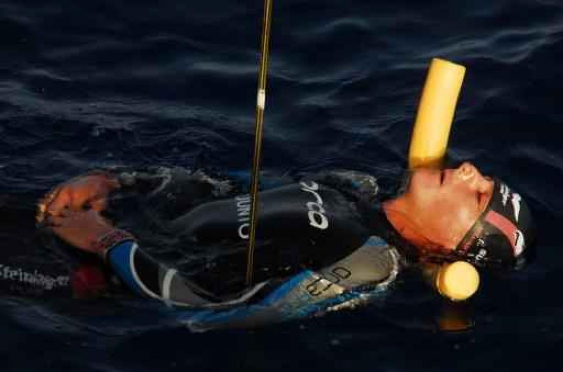Nieuw-Zeelander duikt naar nieuw record in de Bahamas