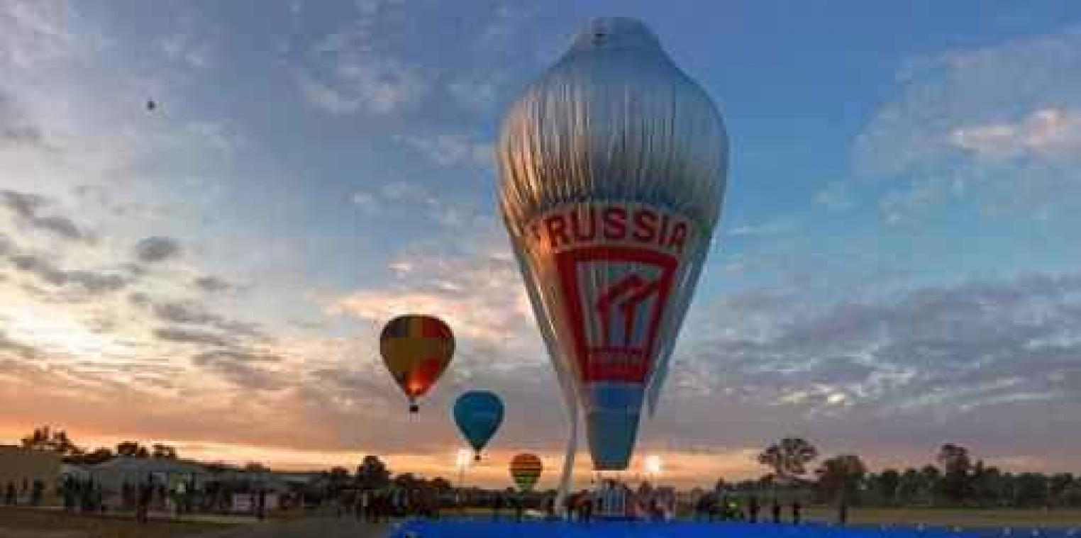 Rus breekt record voor wereldreis met luchtballon