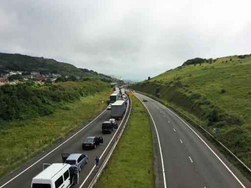 Opnieuw aanschuiven in Dover: tot veertien uur file