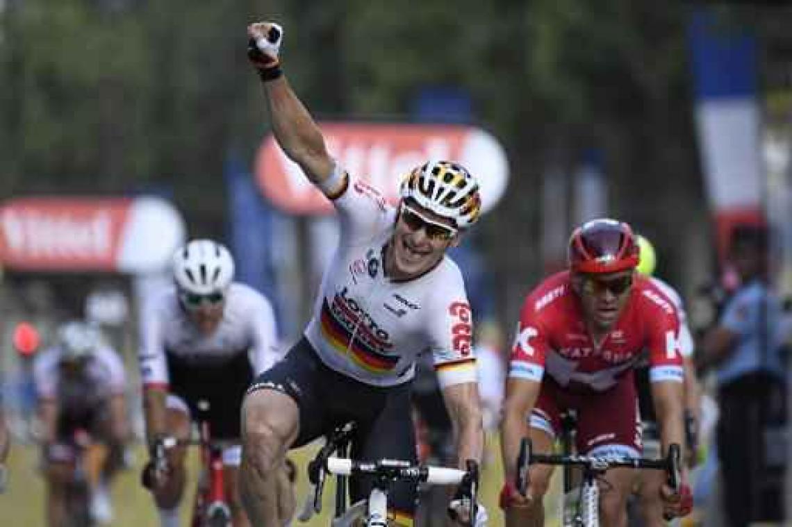 Tour - Recordaantal renners haalt finish in Parijs