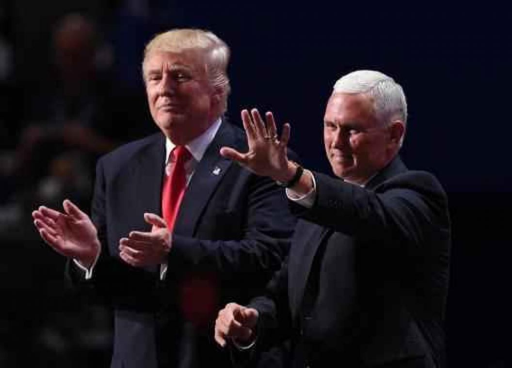 Trump beent Clinton bij na conventie in Cleveland