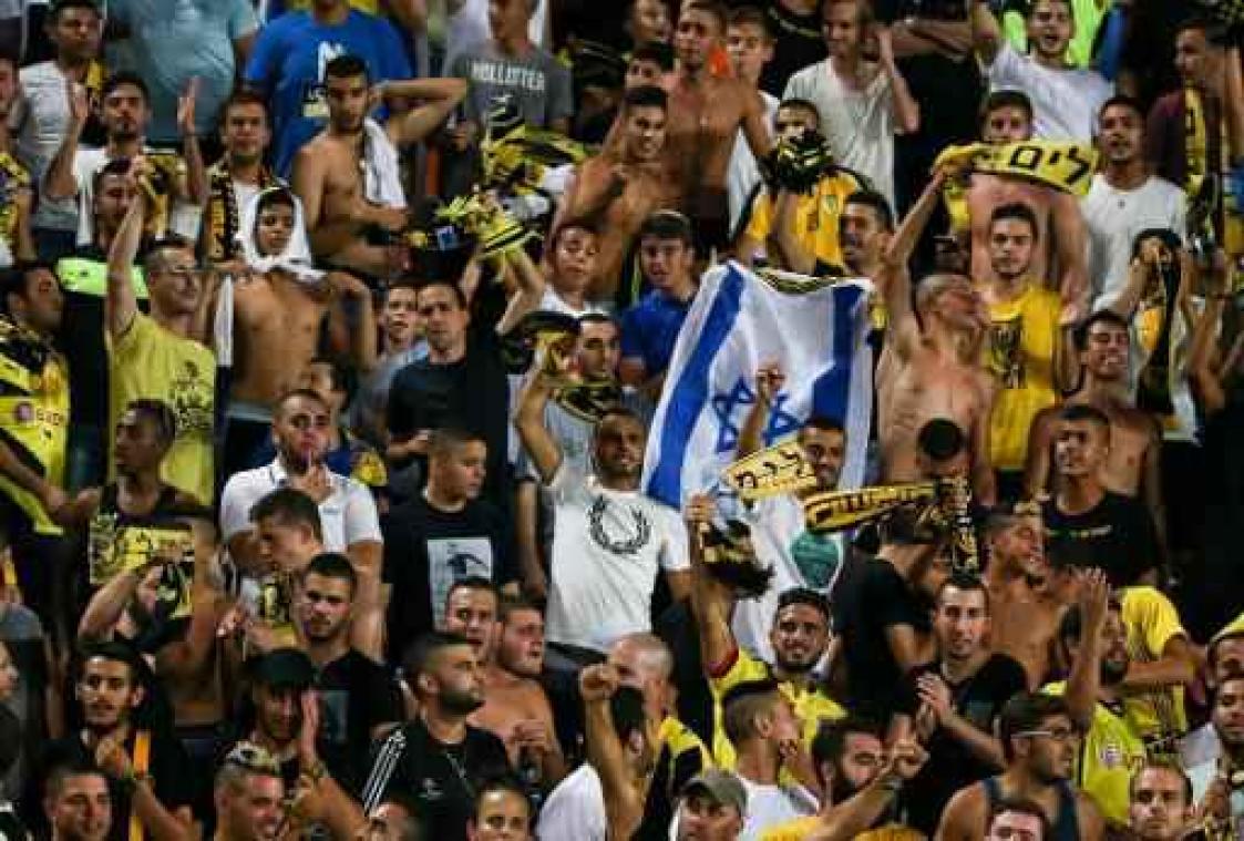 Vijftigtal extreemrechtse voetbalfans in Israël opgepakt