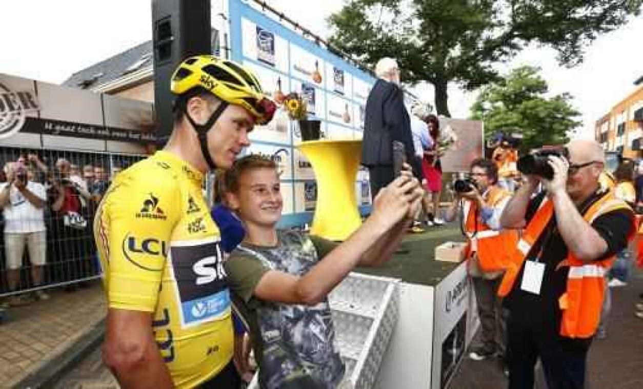 Chris Froome troeft Bauke Mollema af in Surhuisterveen