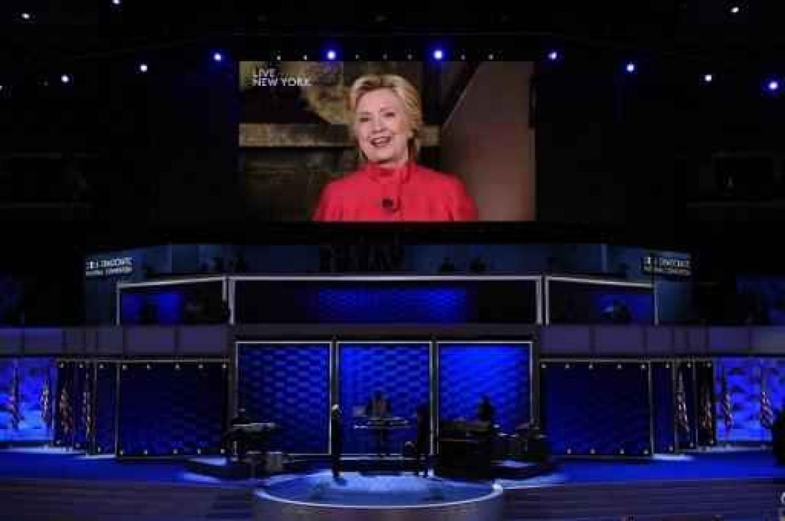 Race Witte Huis - Hillary Clinton verwelkomt in video historische stap voor de vrouwen