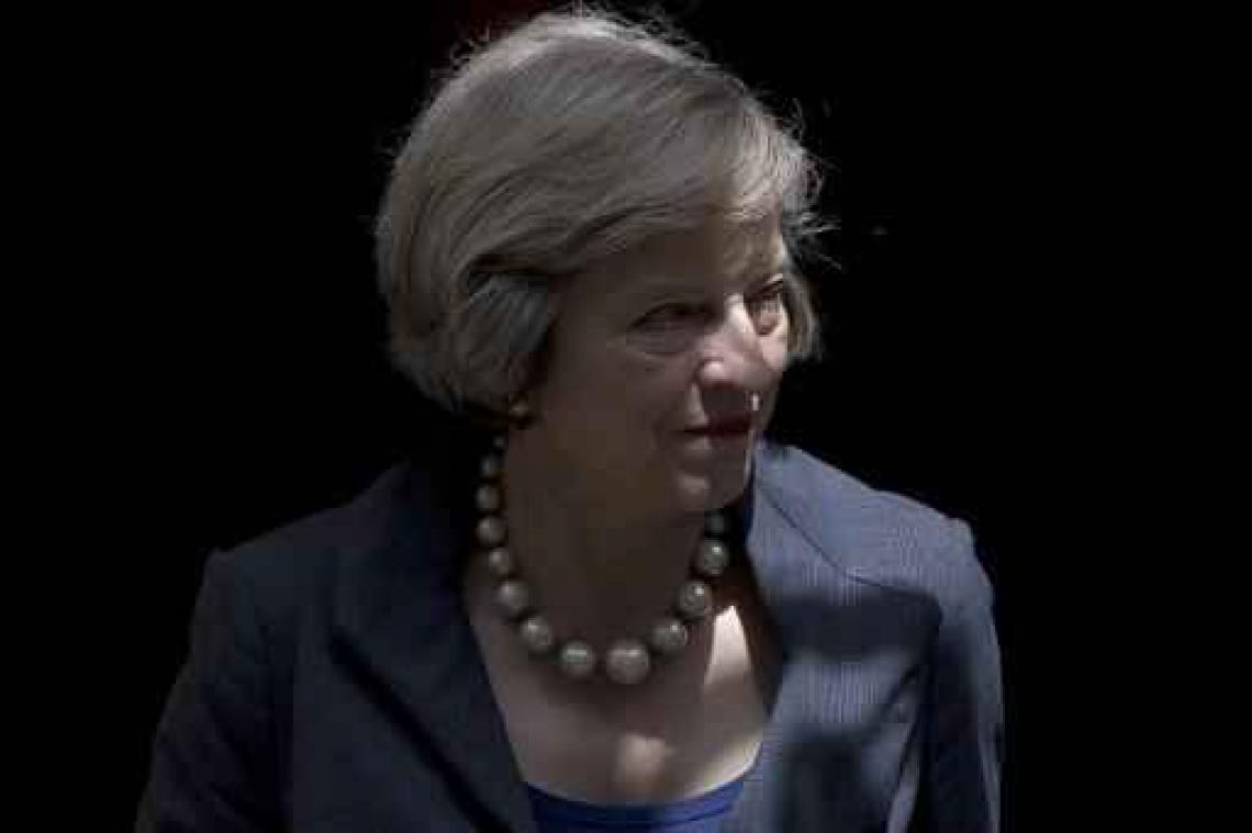 Nieuwe Britse premier May snoept miljoenen kiezers van Labour af