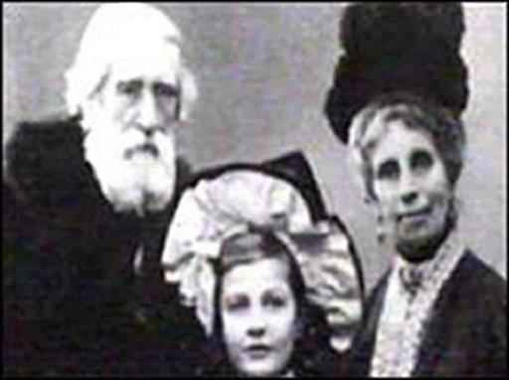 Herontdekte beelden tonen Hitler als vaderfiguur voor kleinkinderen Richard Wagner