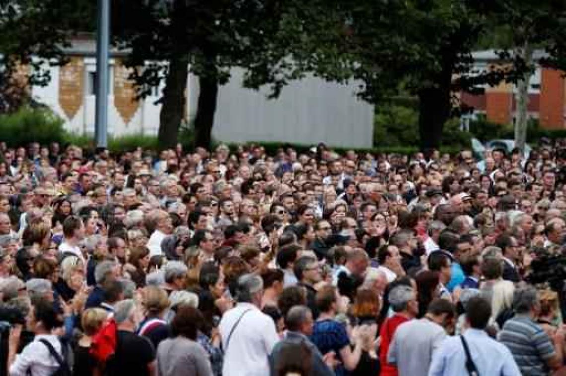 Saint-Étienne-du-Rouvray herdenkt door jihadisten vermoorde priester
