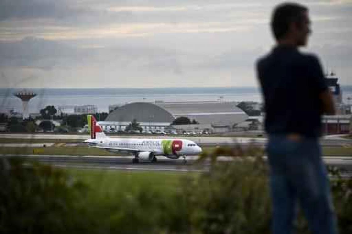 Vliegverkeer op luchthaven Lissabon tijdje stilgelegd door personen op tarmac