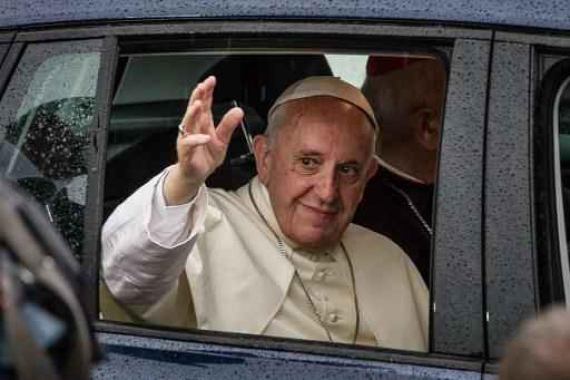 Paus Fransiscus verdedigt kardinaal Pell