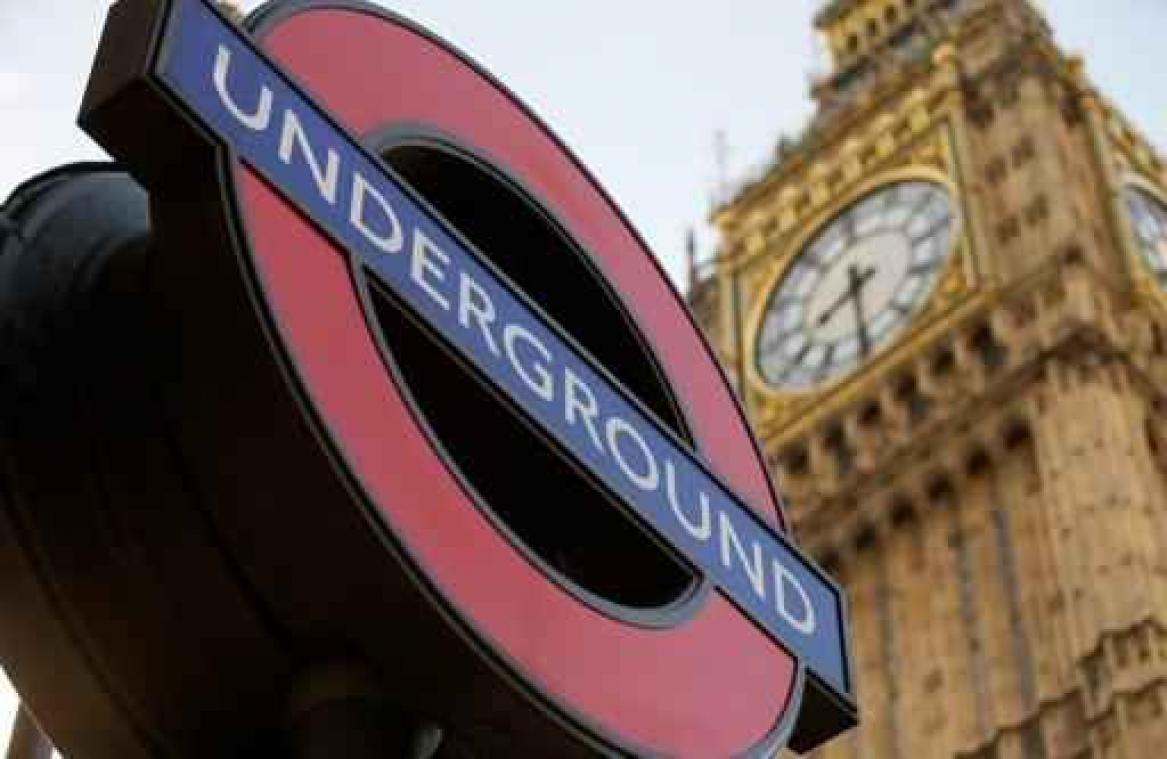 Jongen doet bijna alle metrostations in Londen aan om geld in te zamelen