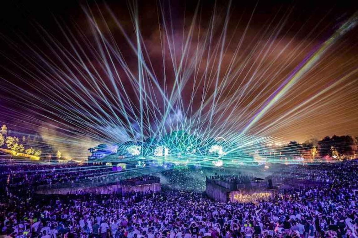 Verkleed 'securityduo' geraakt Tomorrowland gratis binnen