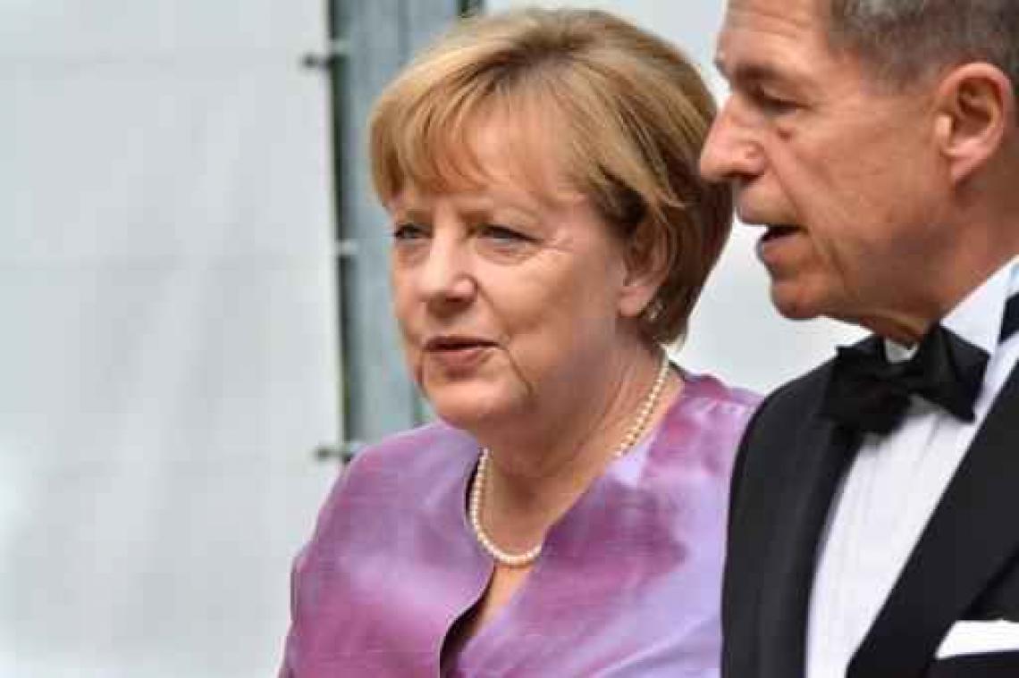 Publieke steun voor Merkel keldert na gewelddadige aanslagen in Duitsland