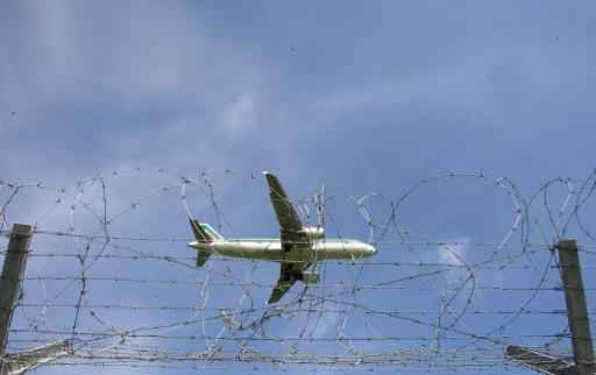 Chaos op luchthaven van Bergamo na crashlanding vrachtvliegtuig
