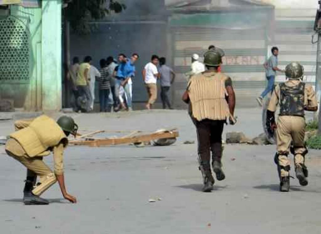 Twee doden en 100 gewonden bij gevechten in Indiaas Kasjmir