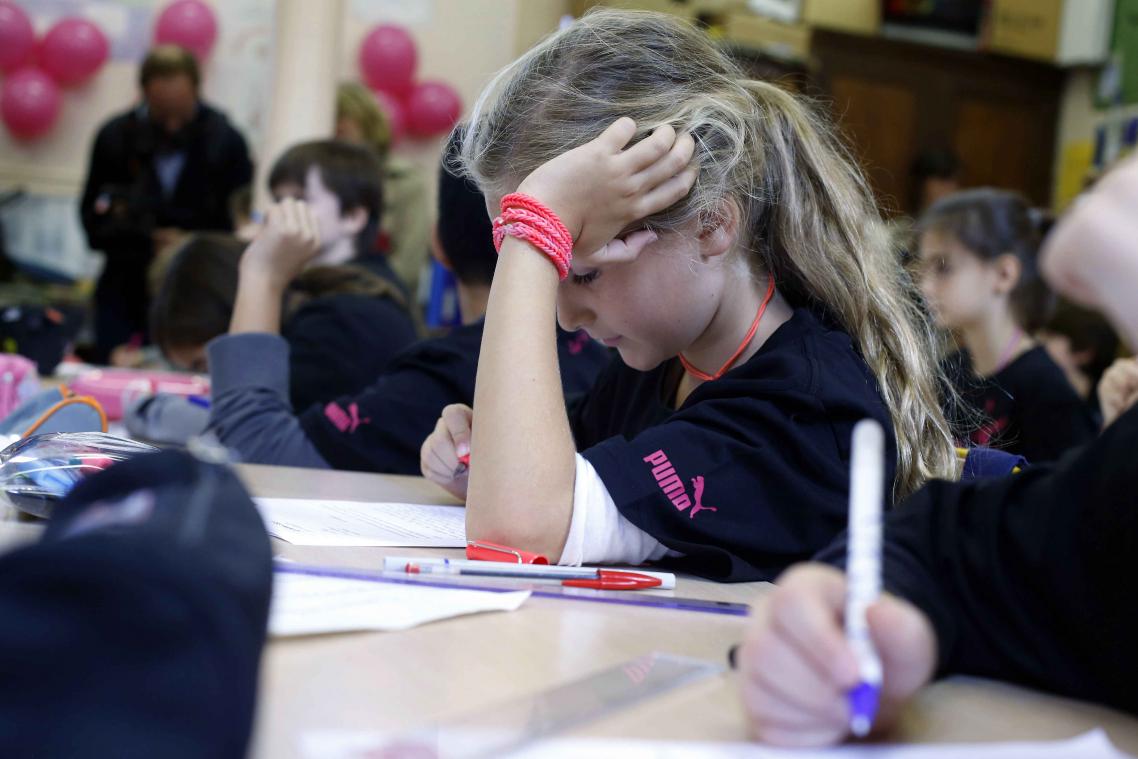Tweetalig opgevoede kinderen overtreffen eentaligen in de klas