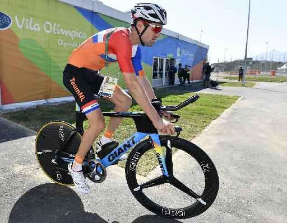 Tom Dumoulin stapt af in olympische wegrit
