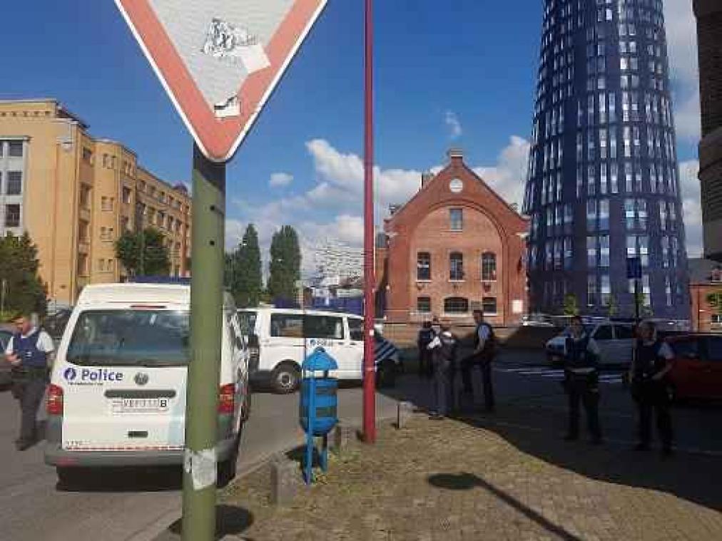 Twee politieagentes gewond bij aanval met machete in Charleroi