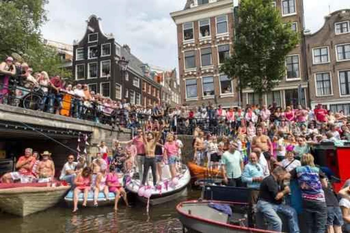 Canal Parade (van homobeweging) in Amsterdam evenaart toeschouwersrecord