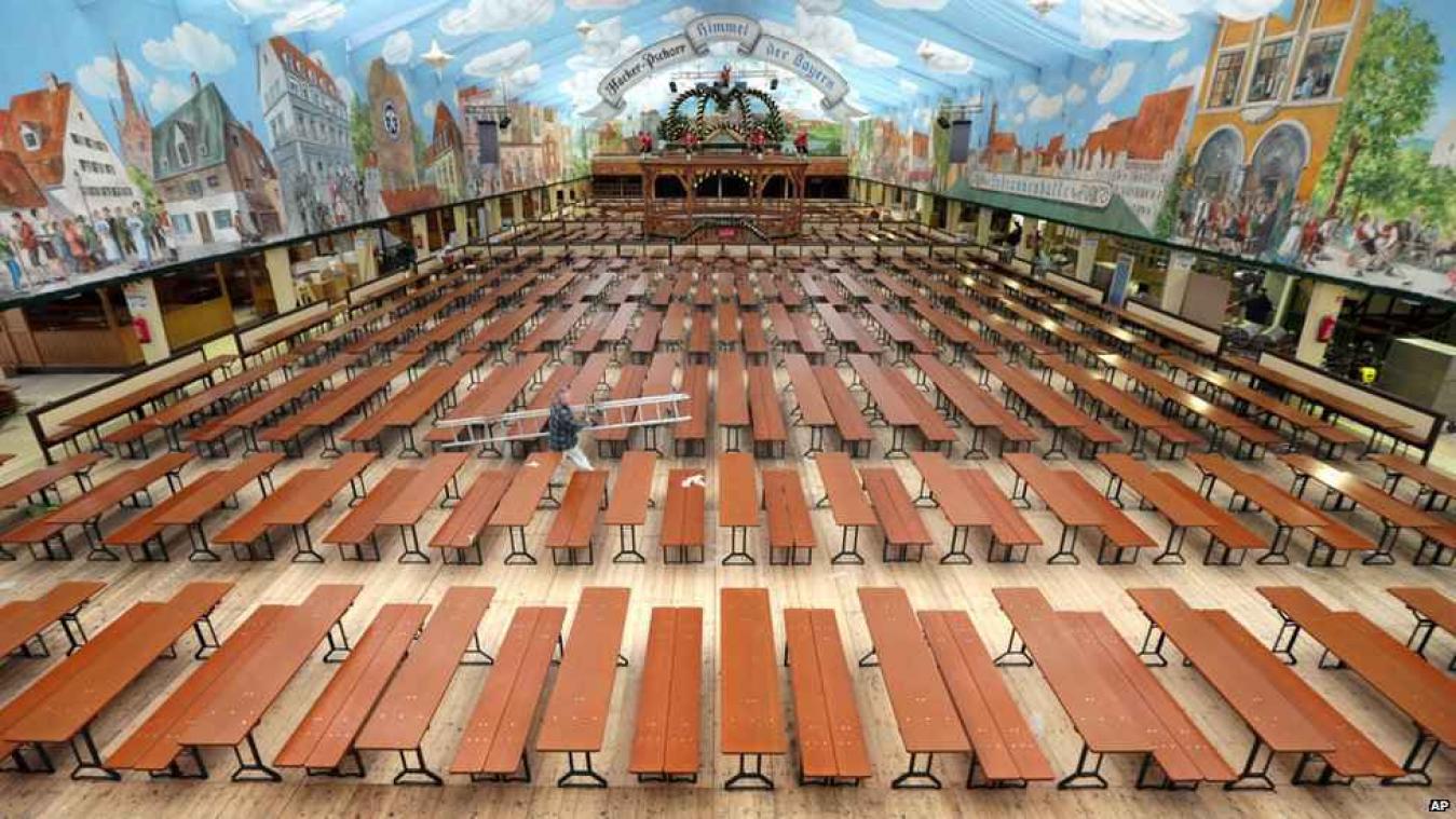 Asielzoekers in Duitsland opgevangen in biertenten van Oktoberfest
