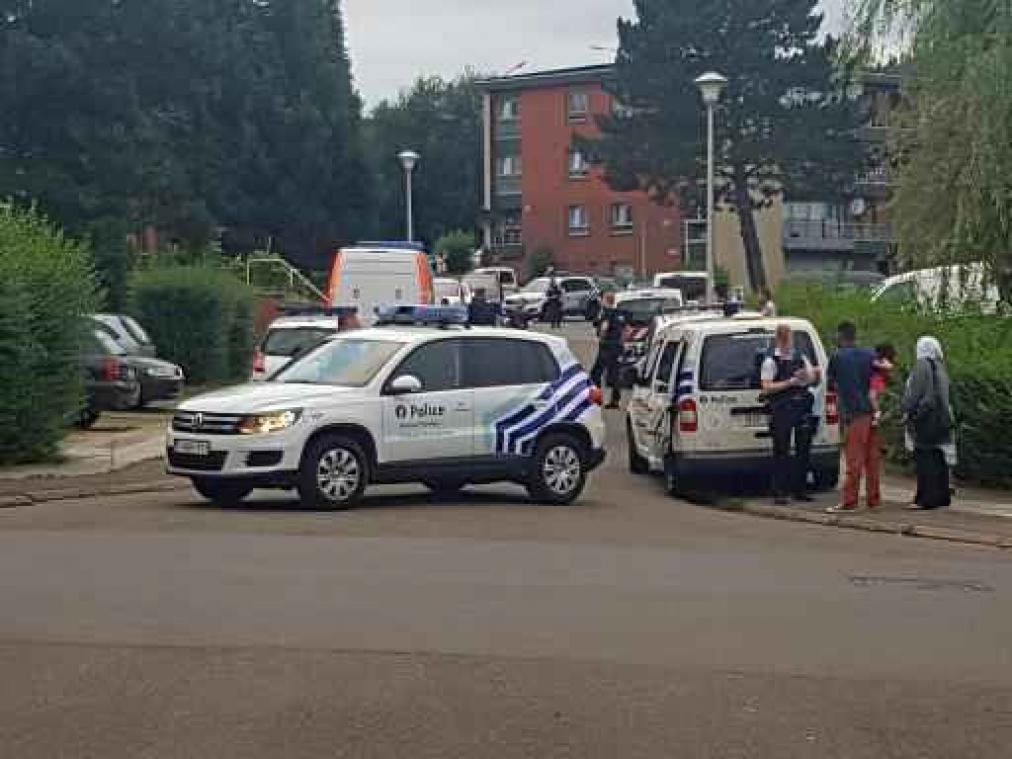 Agentes neergestoken in Charleroi: twee regularisatieaanvragen van terrorist werden geweigerd