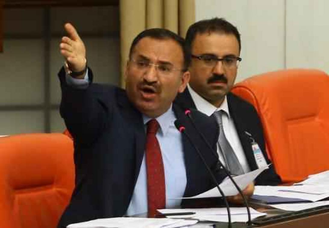 Turkse minister waarschuwt Washington bilaterale relaties niet op spel te zetten