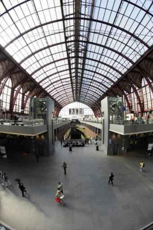 Verdacht pakket in Antwerpen-Centraal blijkt vergeten koffer