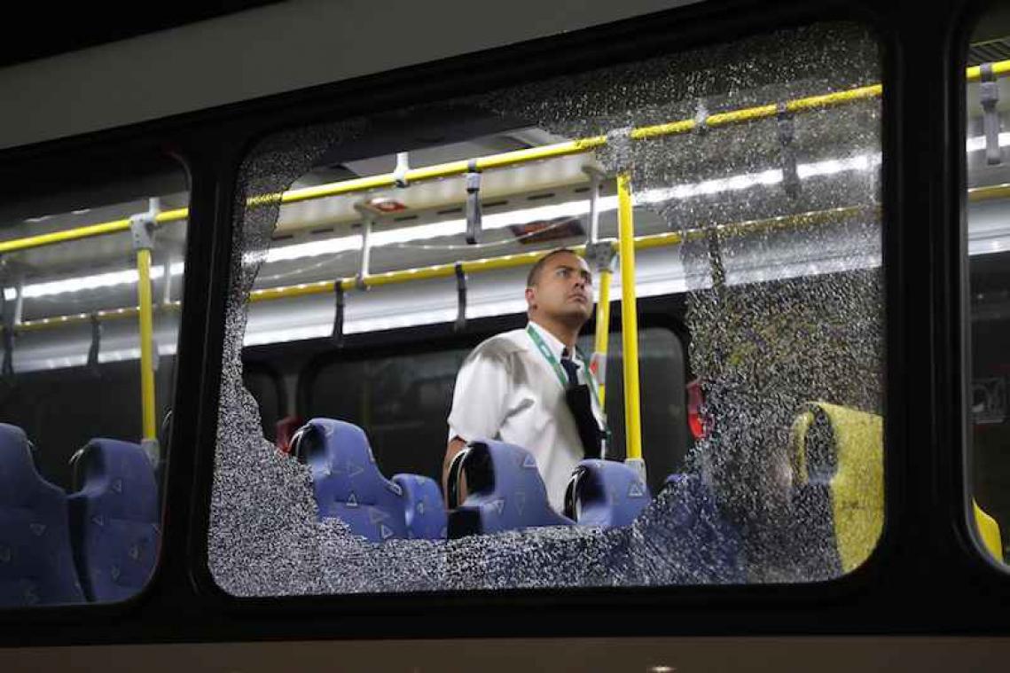 Bus met journalisten aangevallen in Rio