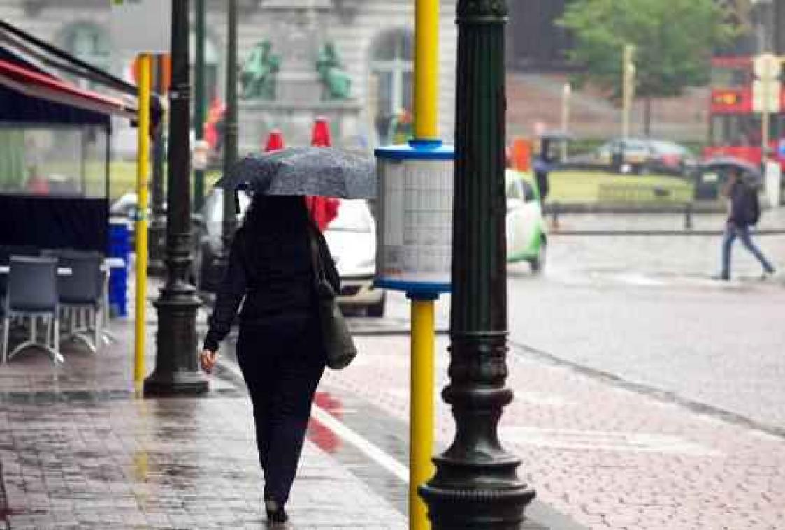 Weerbericht: frisjes met buien en kans op onweer