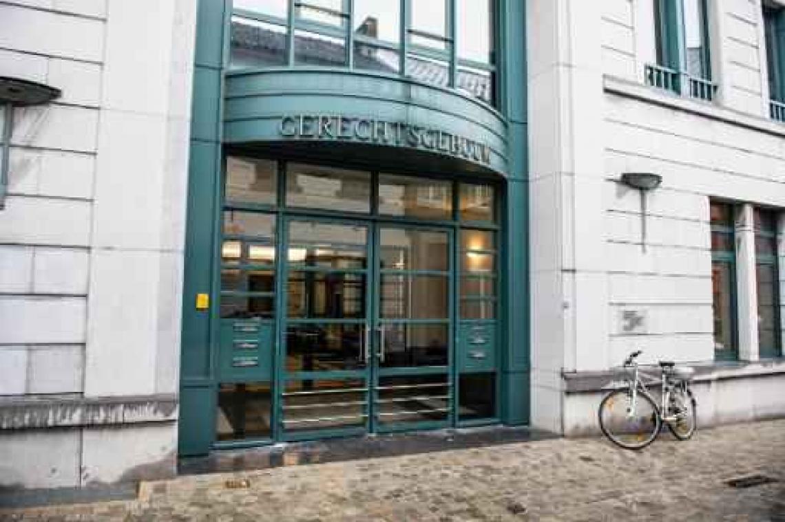 Genkenaar bedreigt agent met onthoofding