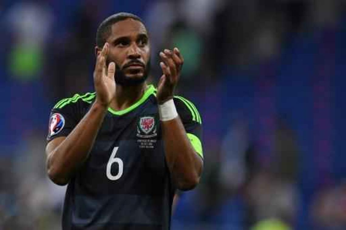 Premier League - Ashley Williams ruilt Swansea voor Everton