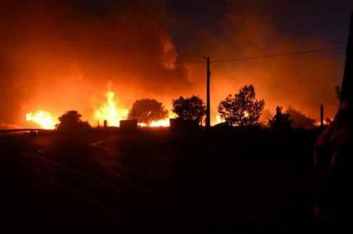 Brandweer krijgt zware brand ten noorden van Marseille niet onder controle