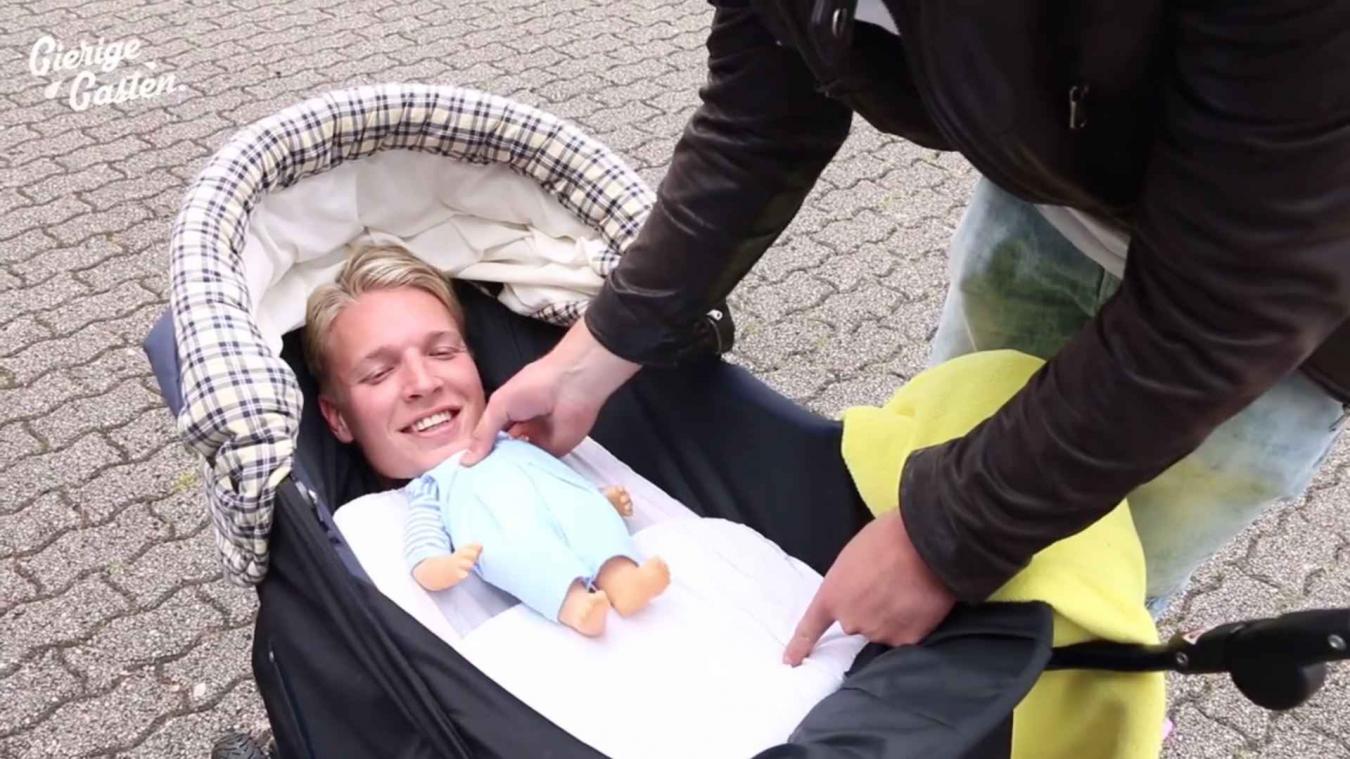 Gratis naar een pretpark? Vermom je dan als baby!