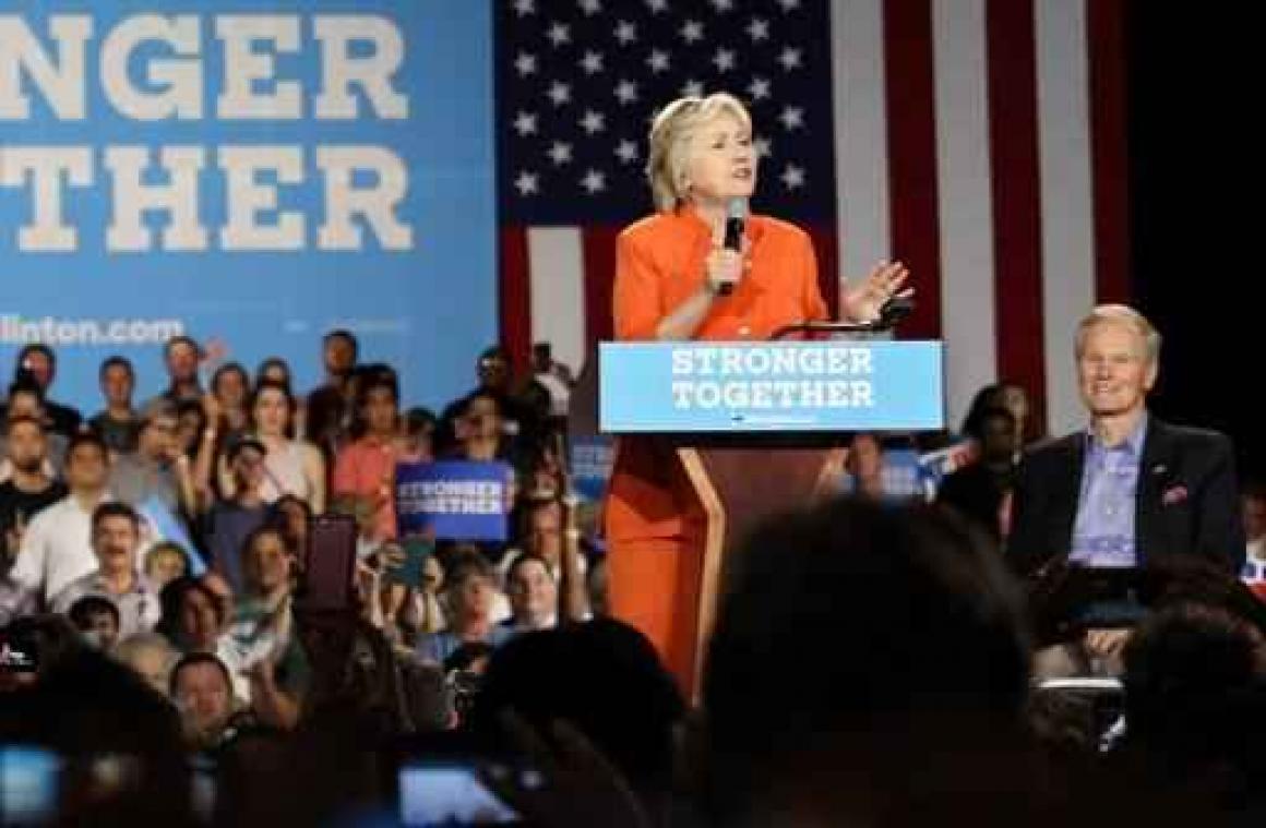 Clinton belooft grootste investeringsprogramma sinds 1945