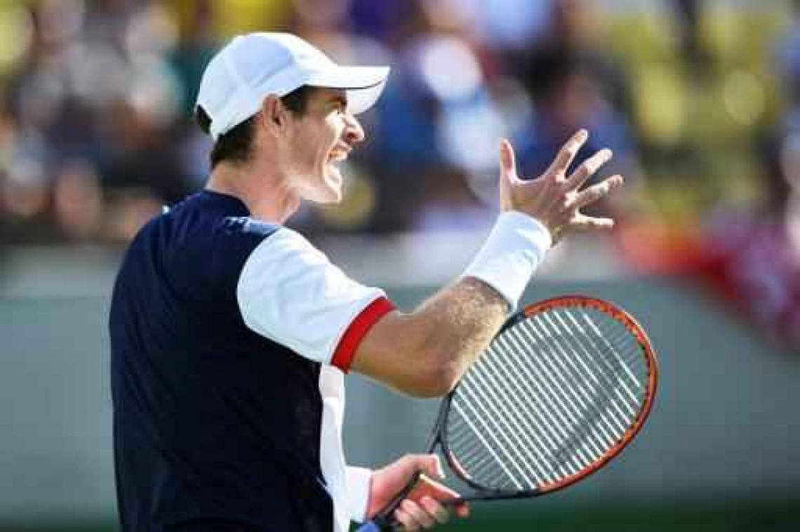 Titelverdediger Murray plaatst zich niet zonder moeite voor kwartfinales