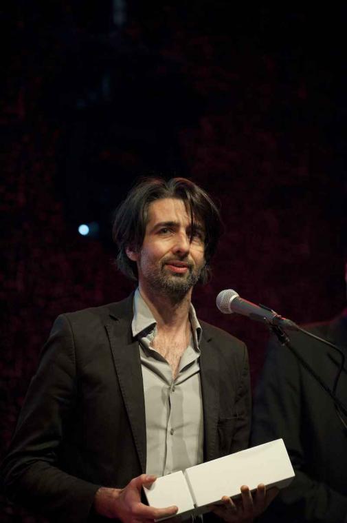 Mauro verkoopt nieuwe single op tweedehandssite