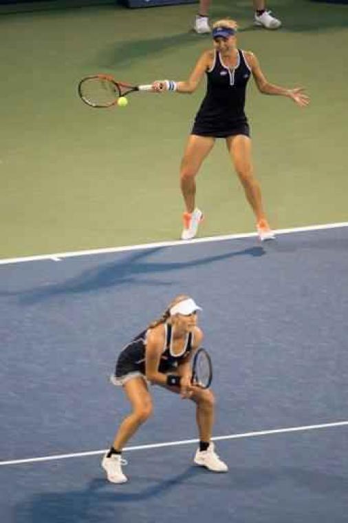 Makarova en Vesnina bereiken dubbelfinale tennis bij de vrouwen